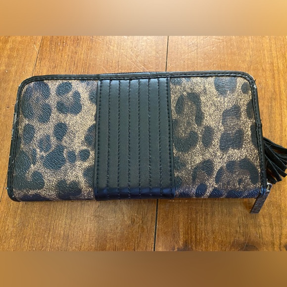 Lula Leopard print Wallet - Picture 2 of 9